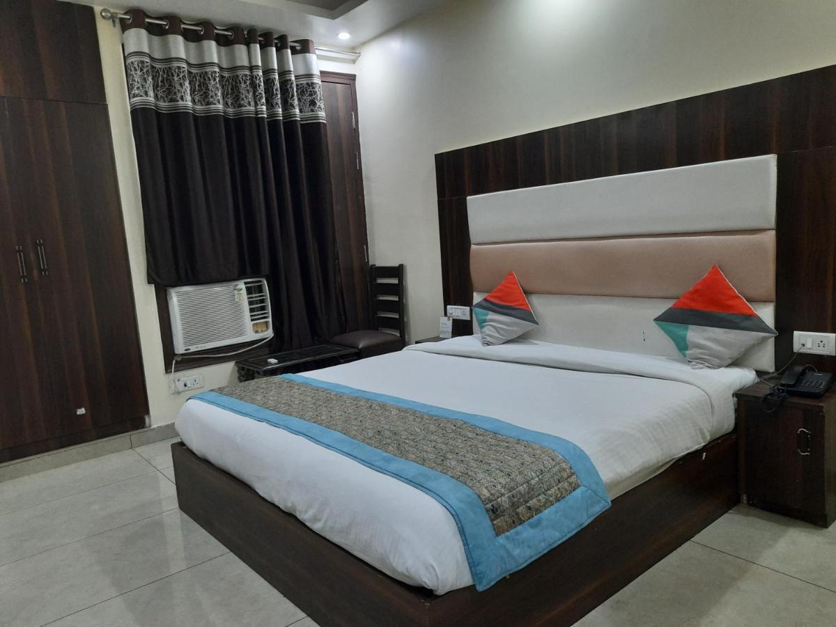 Airport Hotel Classic Park Nueva Delhi Exterior foto