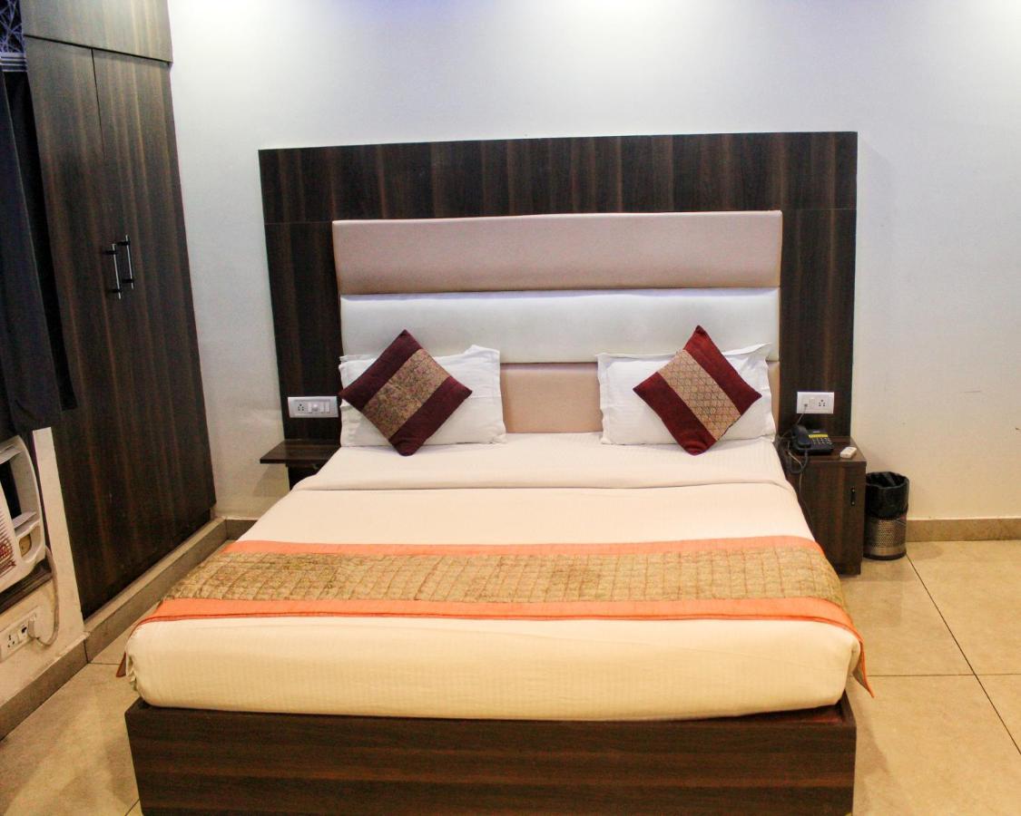 Airport Hotel Classic Park Nueva Delhi Exterior foto